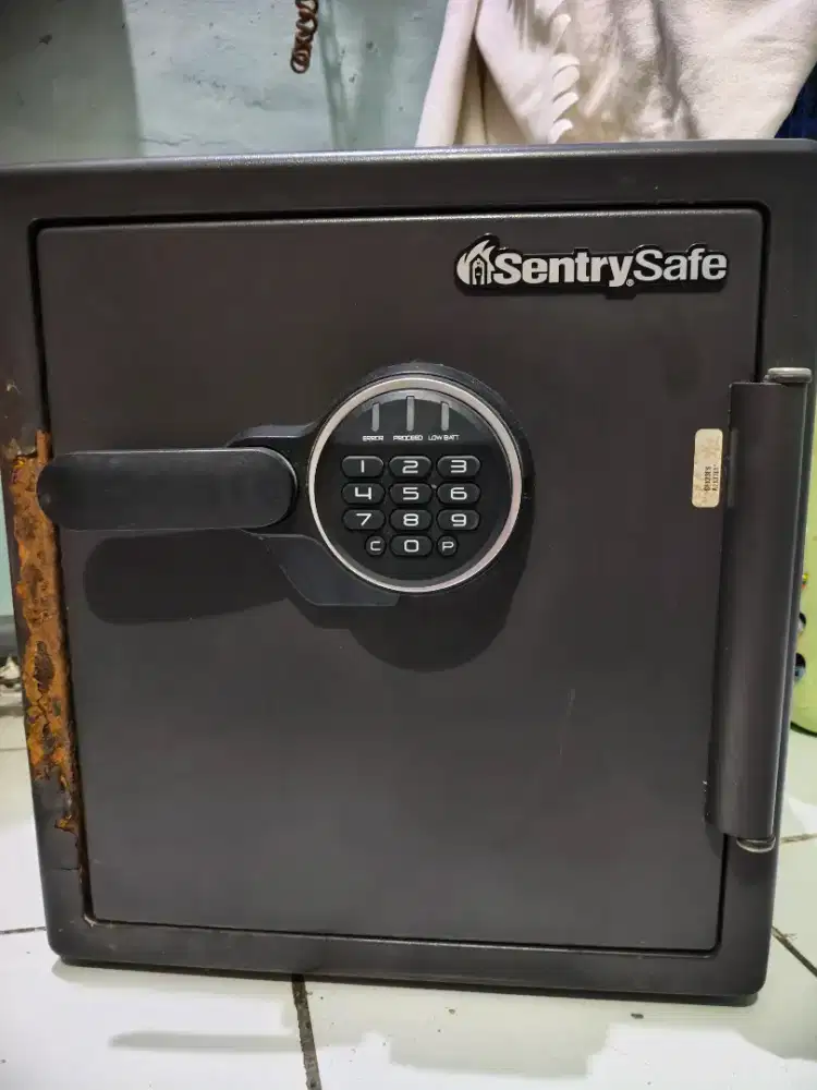 Brankas SENTRY SAFE