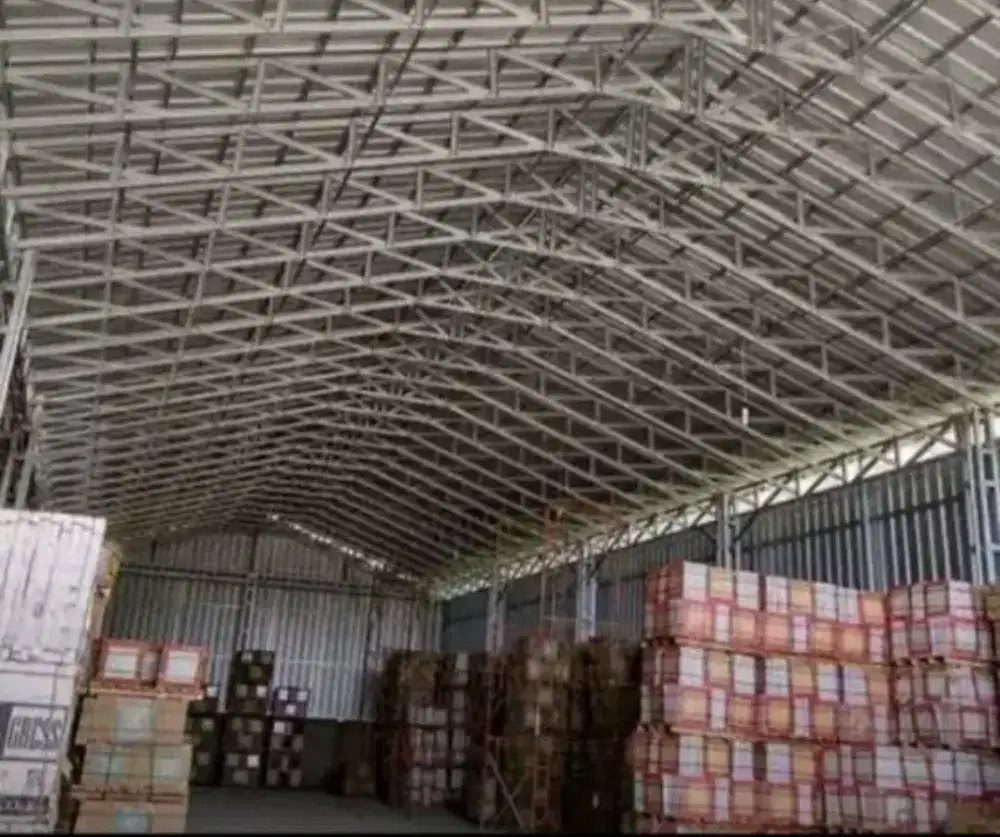 Konstruksi baja ringan untuk gudang