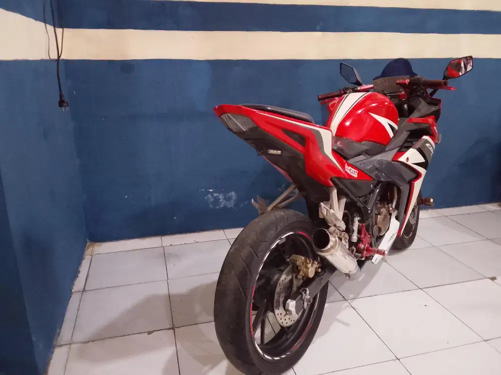Di jual honda CBR 150 veslift 2019\2018 surat lengkap