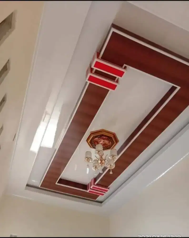 Plafon PVC terpasang dan rangka atap baja ringan