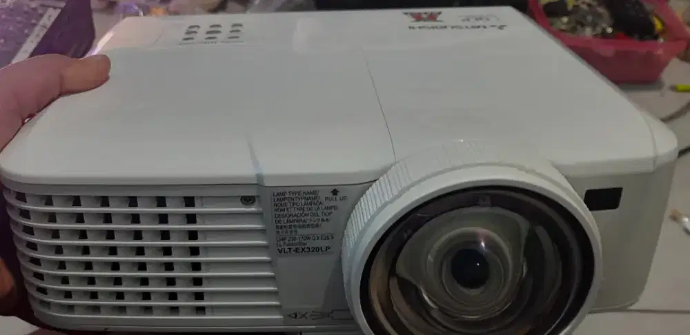 Jual proyektor mitsubishi sotrow