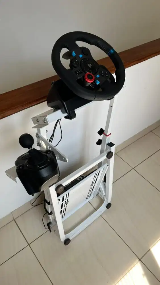 Logitech G29 Driving Force Racing Wheel