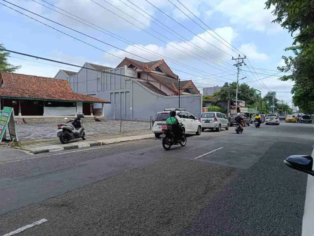 Cocok U/ Hotel & Kantor, Tanah Dijual Tepi Aspal Lebar -+ 15 M, Dekat Stadion Mandala Krida
