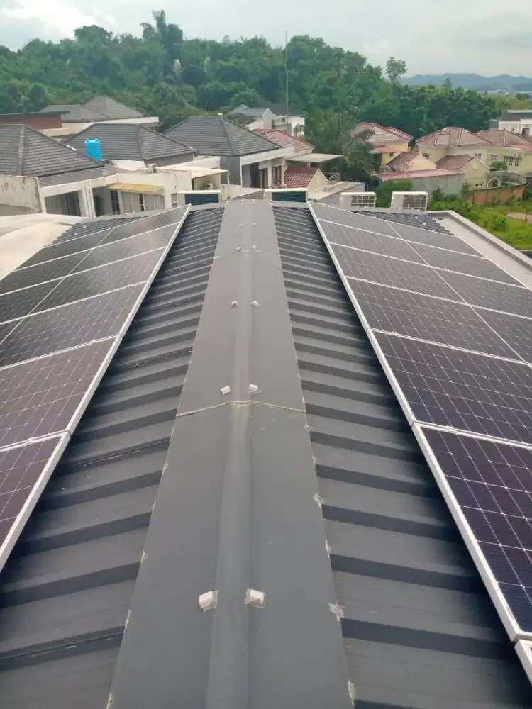 PEMBANGKIT LISTRIK TENAGA SURYA