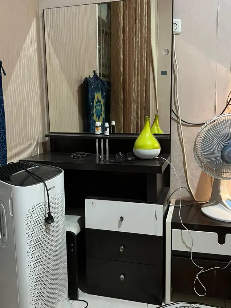 Meja Rias free laci 1