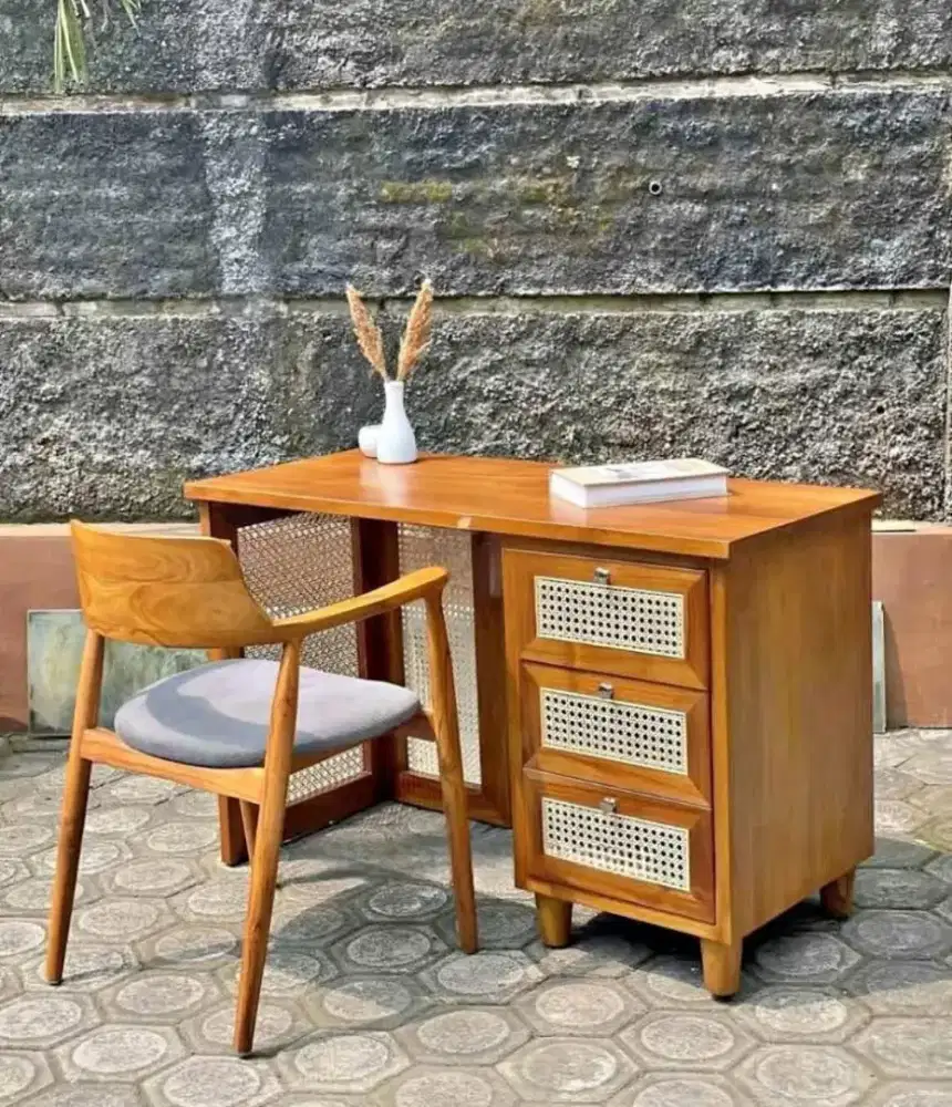 Meja belajar atau meja kantor