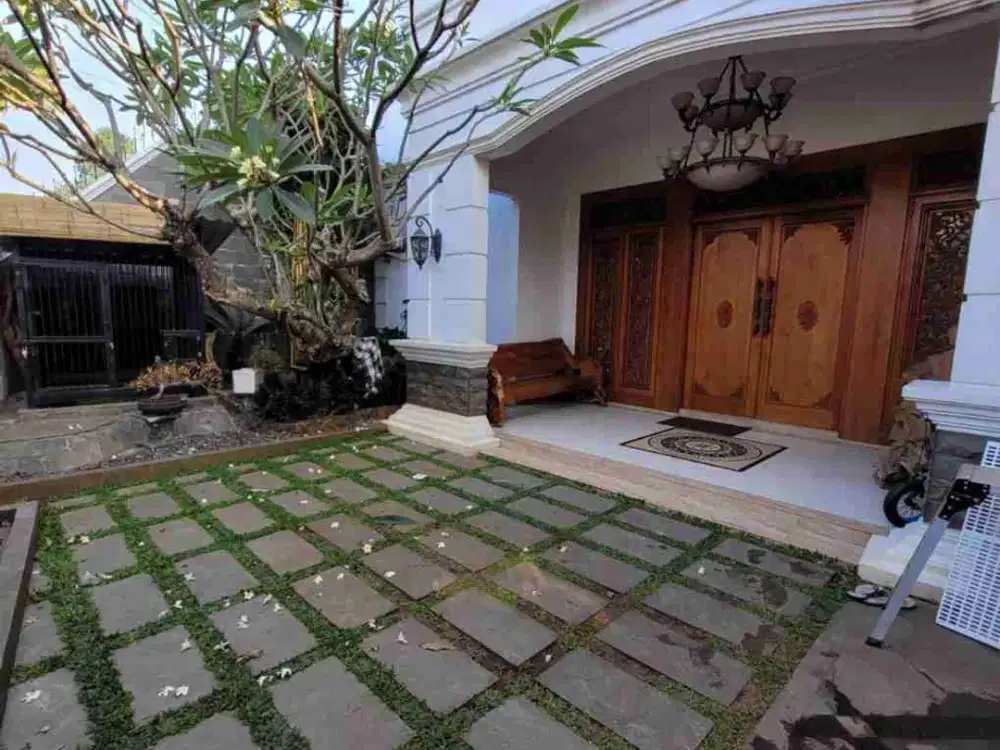 Jual Rumah Mewah Kolam Renang dan Full Jati Tua Cipayung Jakarta Timur.