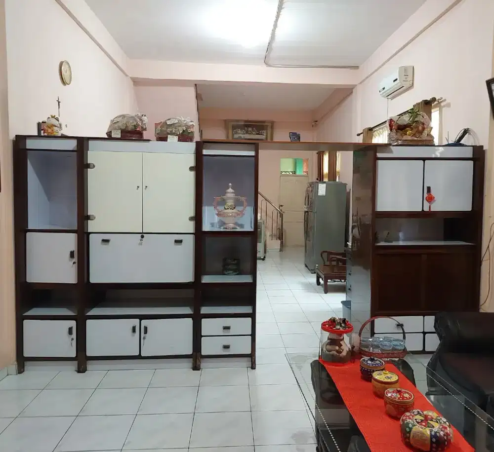 Lemari Ruang Tamu 1set