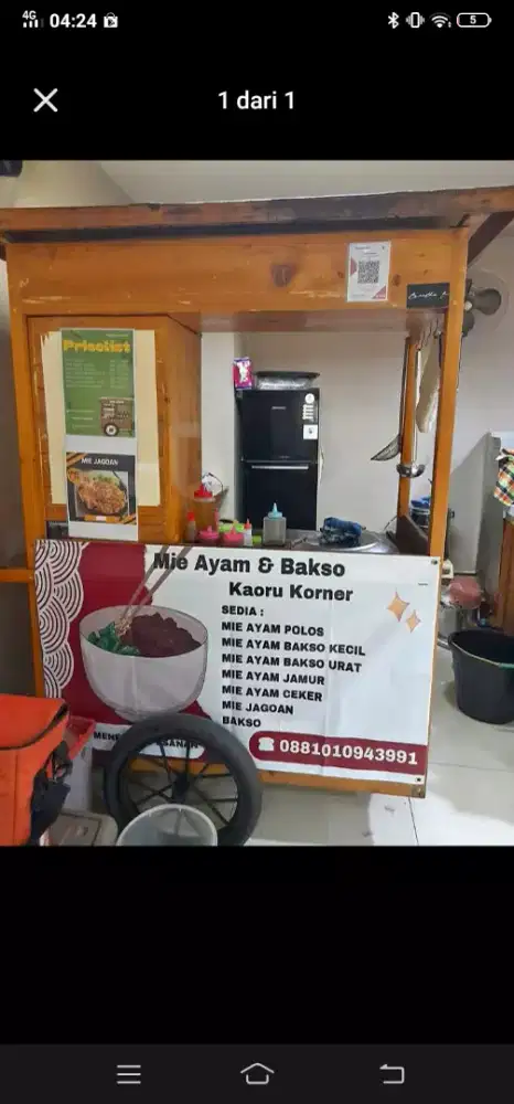Jaga mie ayam di kantin karyawan