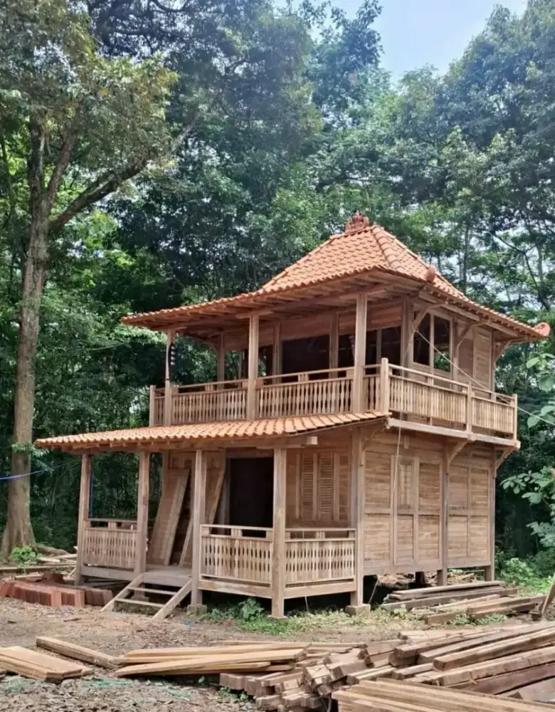 Rumah kayu lantai dua jati
