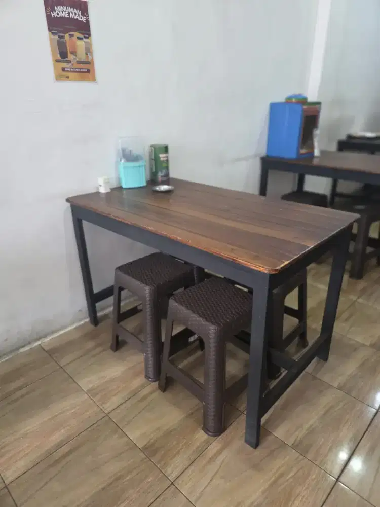 Jual Meja Makan ex Rumah Makan. Kondisi msh sangat bagus.