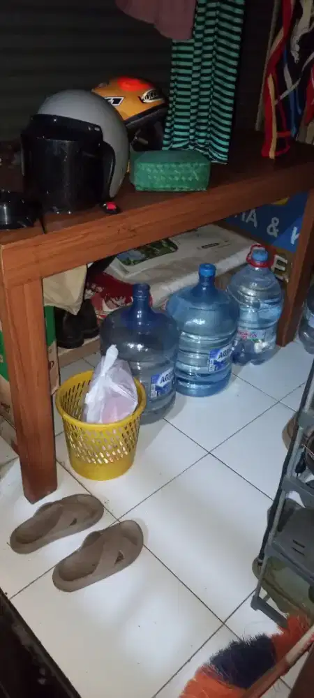 Meja ukuran 1'5 meter