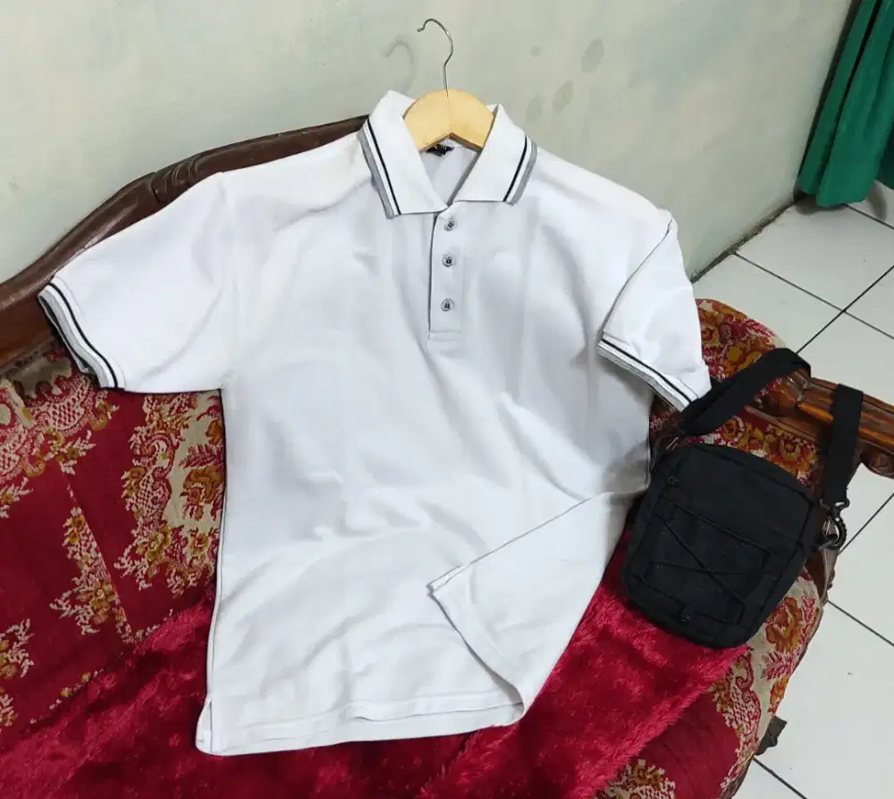Polo Shirt Putih List Hitam Abu XL Fit L Tas Slingbag Slempang Hitam