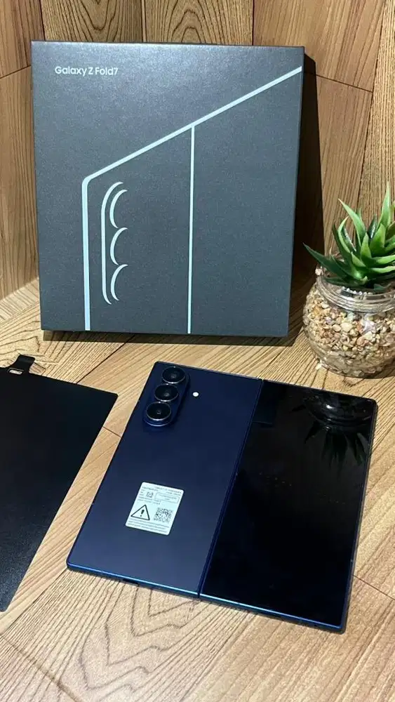 Samsung z fold 7 12/256 like new