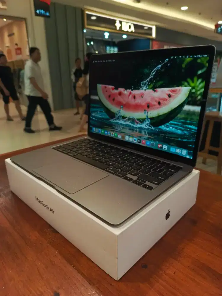 Macbook Air Retina 13 inch 2020 i3 8/256G  Grey mulus no minus