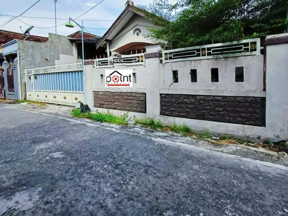 Rumah Luas Bagus Dekat Swalayan