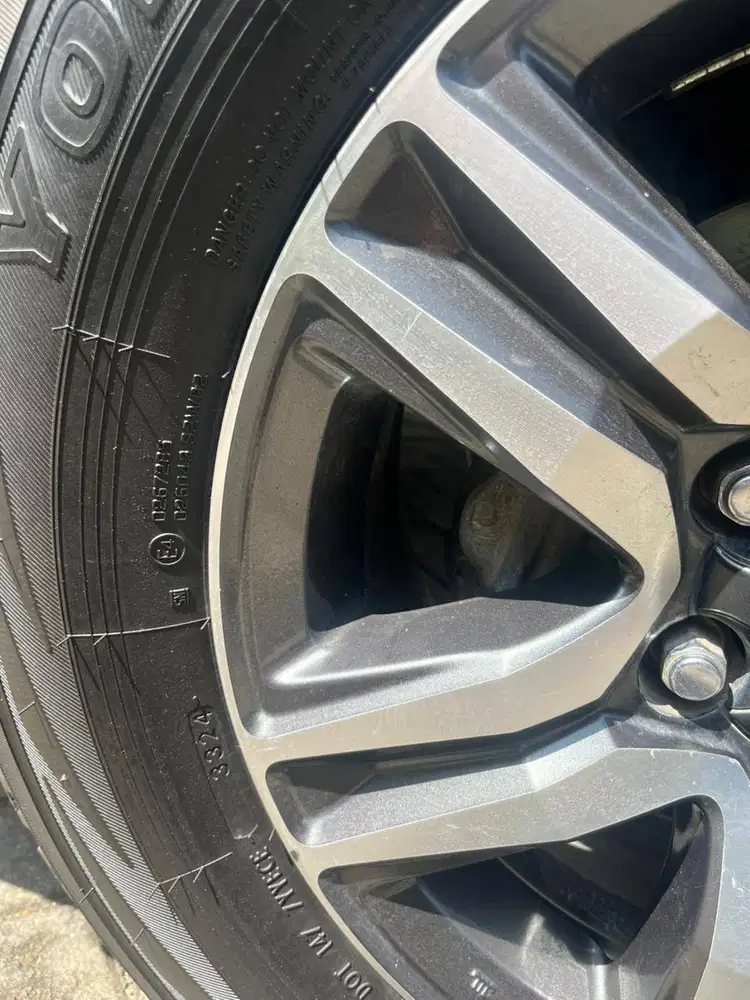 Toyota Fortuner Bekas 2.7 V 4x4 Bensin-AT