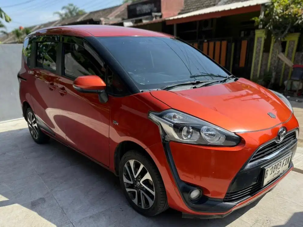 Toyota Sienta V AT 2018