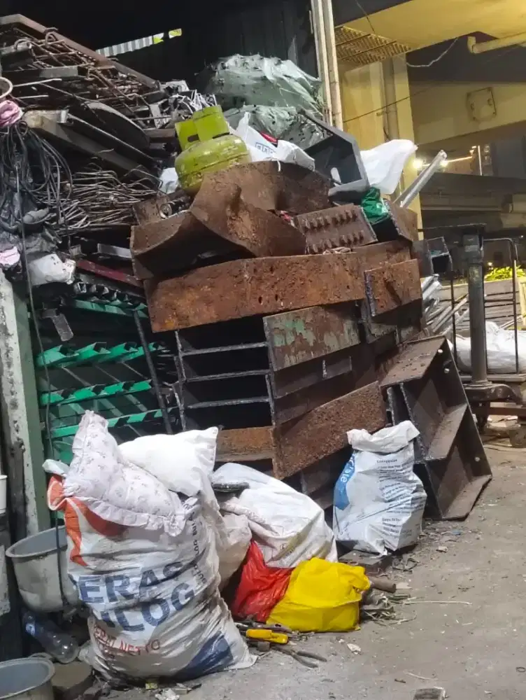 Siap tampung Besi tua,tembaga,kuningan,kabel,babet,alumunium dll