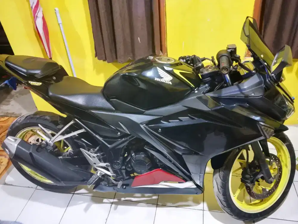 CBR 150R FACELIFT 2017 HITAM