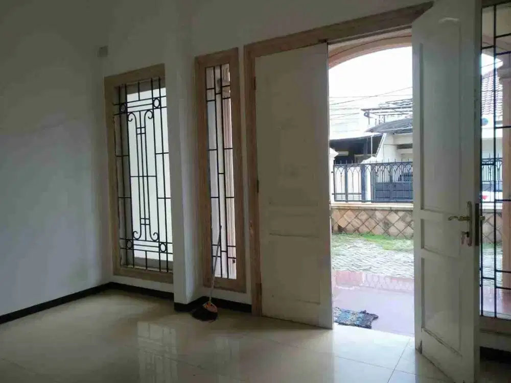 SEWA RUMAH BARU BAGUS REAL FOTO JL NGAGEL JAYA UTARA LOKASI AMAN STRATEGIS DKT RY PUCANG