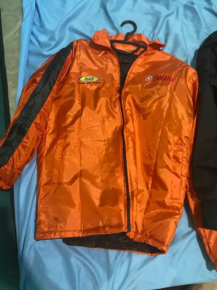 jaket oren yamaha