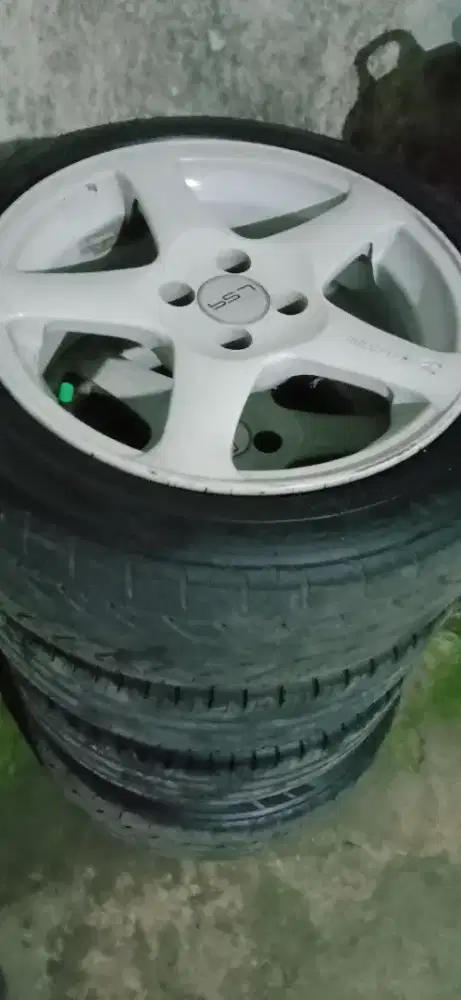 Velg Ban Mobil   R16