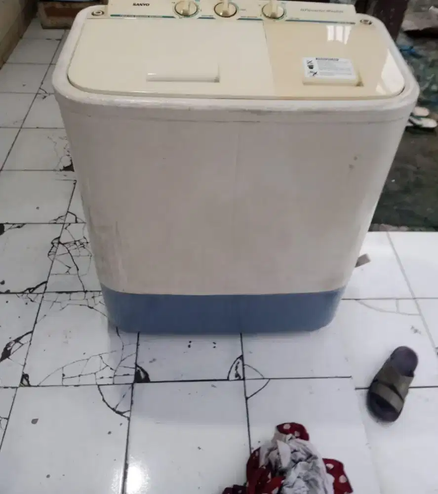 mesin cuci 2 tabung merek Sanyo