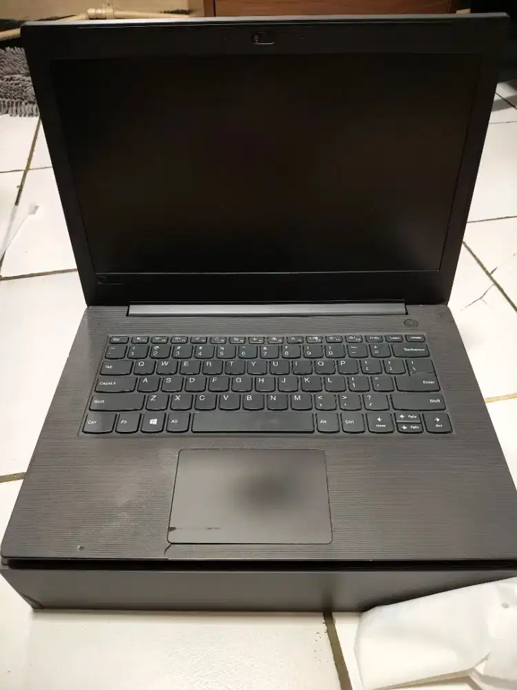 Laptop Lenovo v130