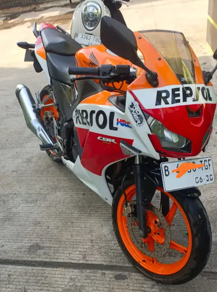 Honda CBR 2015 ss lengkap km32rbuan