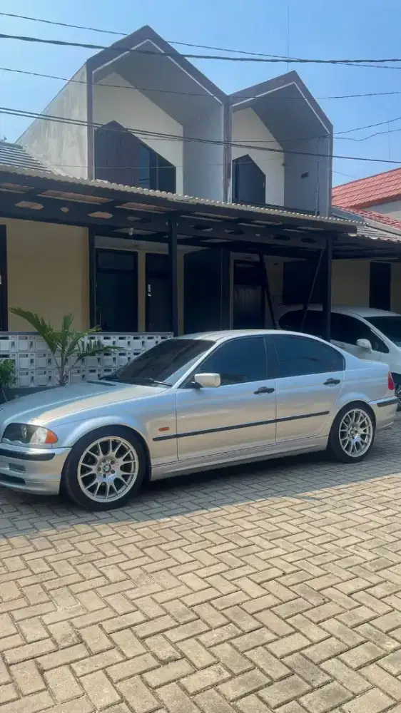 BMW E46 318i tahun 2000