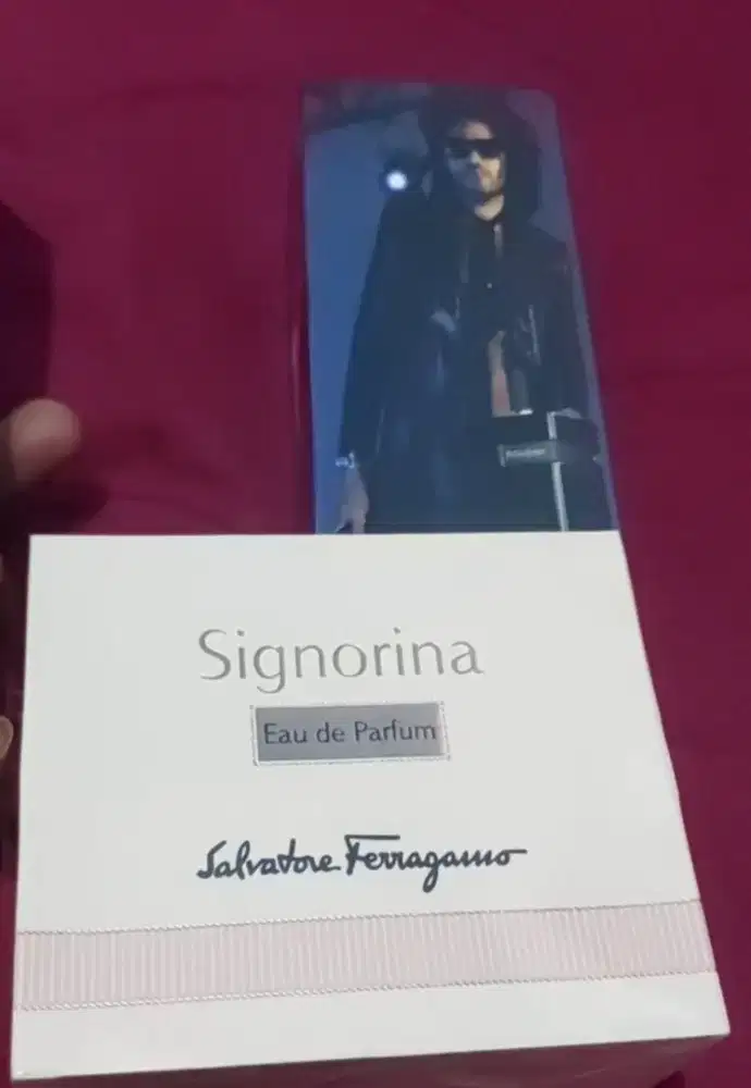 Parfume SIGNORIA dan YSL