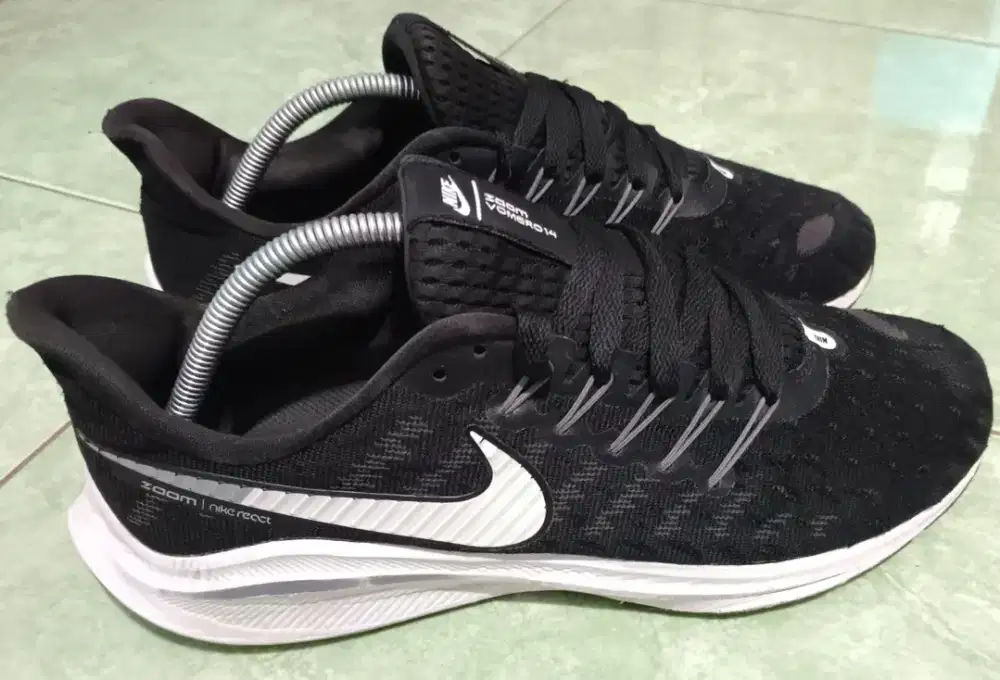 Sepatu Running Nike Vomero 14 Joss