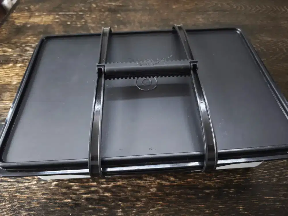 Lunch box tupperware