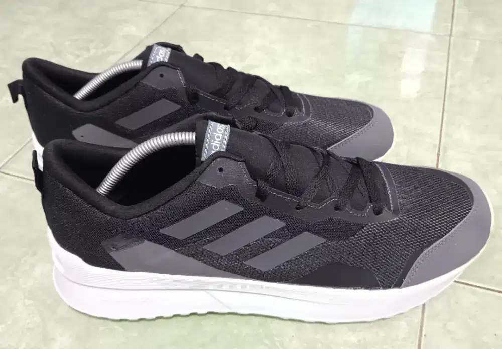 Sepatu Casual Adidas 46 Joss