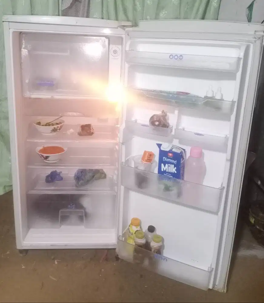 Kulkas 1 pintu LG EXPRESSCOOL.Mesin original pabrik belum pernah rusak