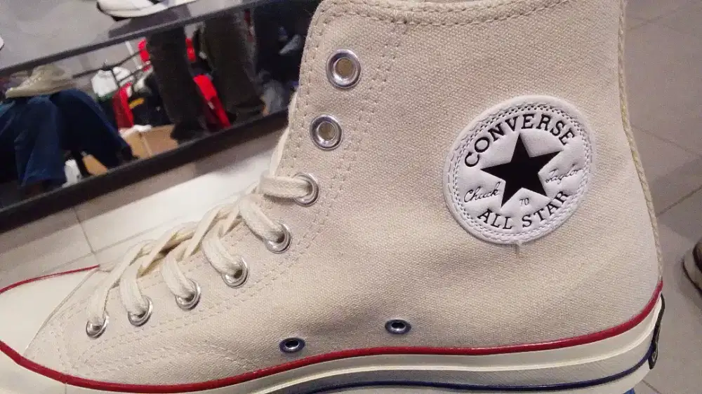 Di jual cepat sepatu Converse original