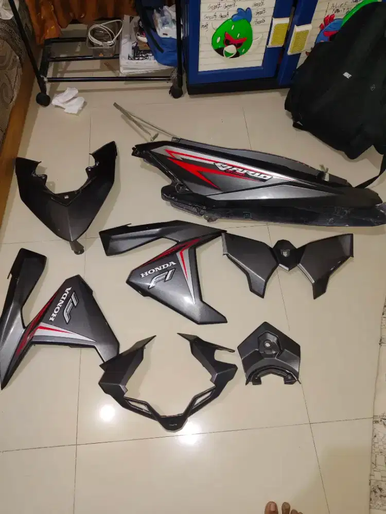 body ledold bahan abs , yg ori cuman dasi+yg kecil buat behel