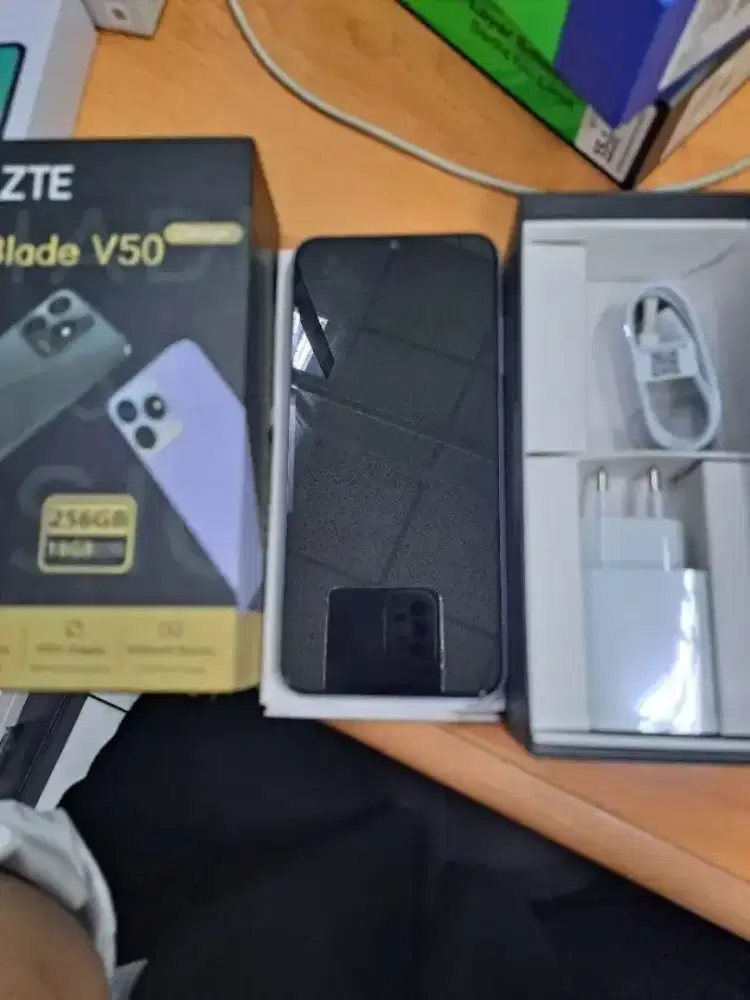 Handphone Android ZTE Blade V50 8gb/256gb