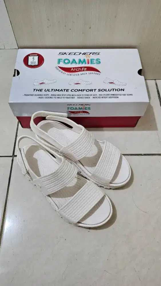 Sandal Skechers ORIGINAL Wanita Size 37 masih bagus no minus