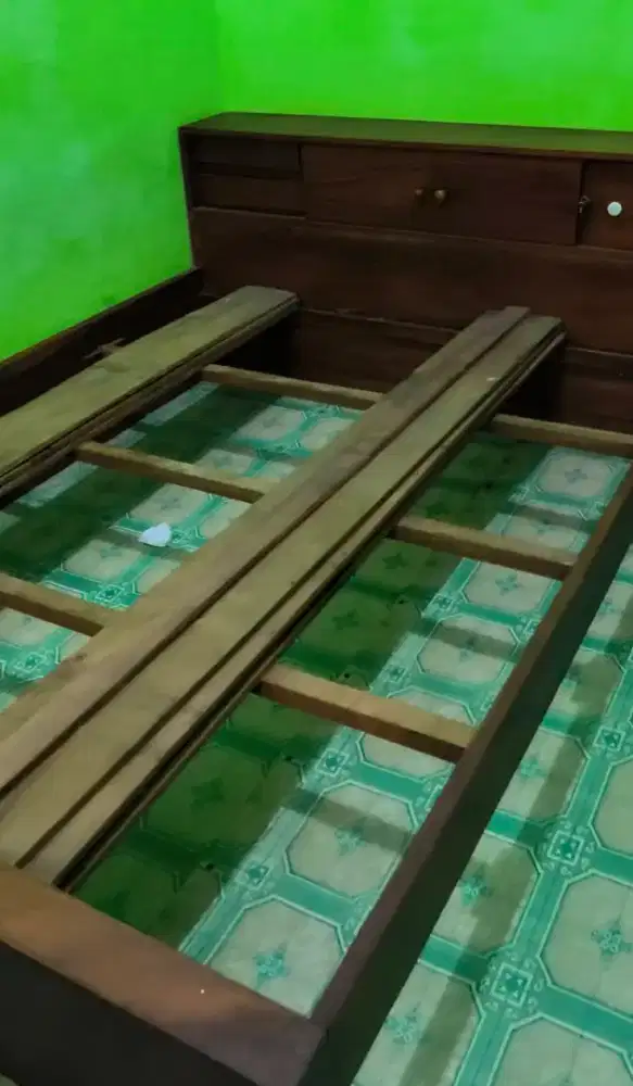 Dipan kayu jati tempat tidur