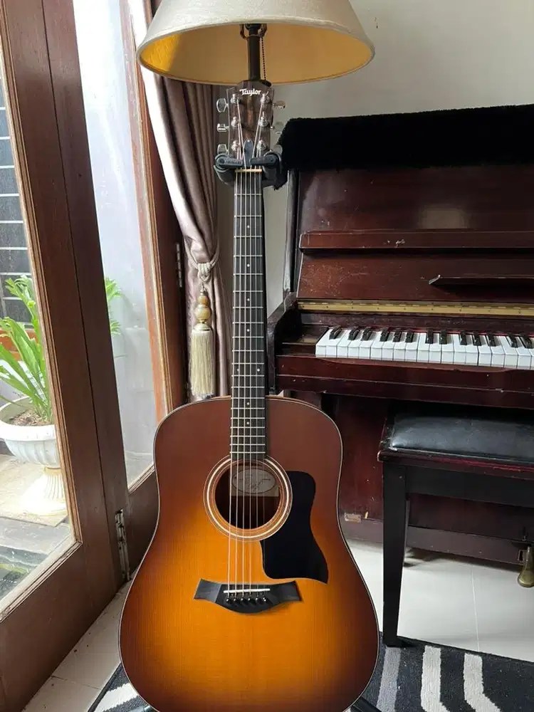Taylor 110e-SB + gigbag bawaan