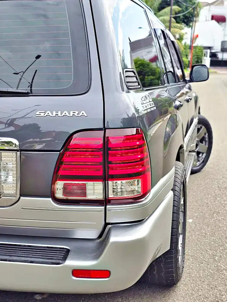 NON Airsus UK-SPEC LandCruiser Diesel Solar AT AWD CBU Land cruiser