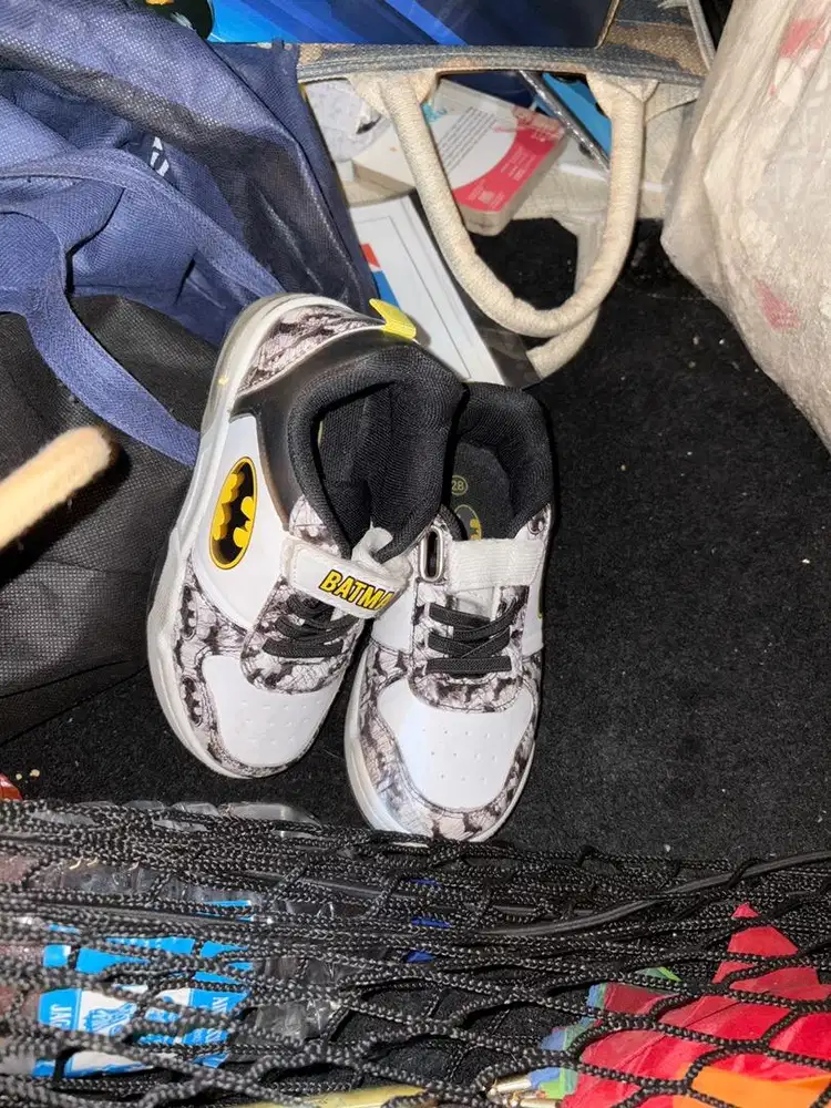 Preloved sepatu anak size 28