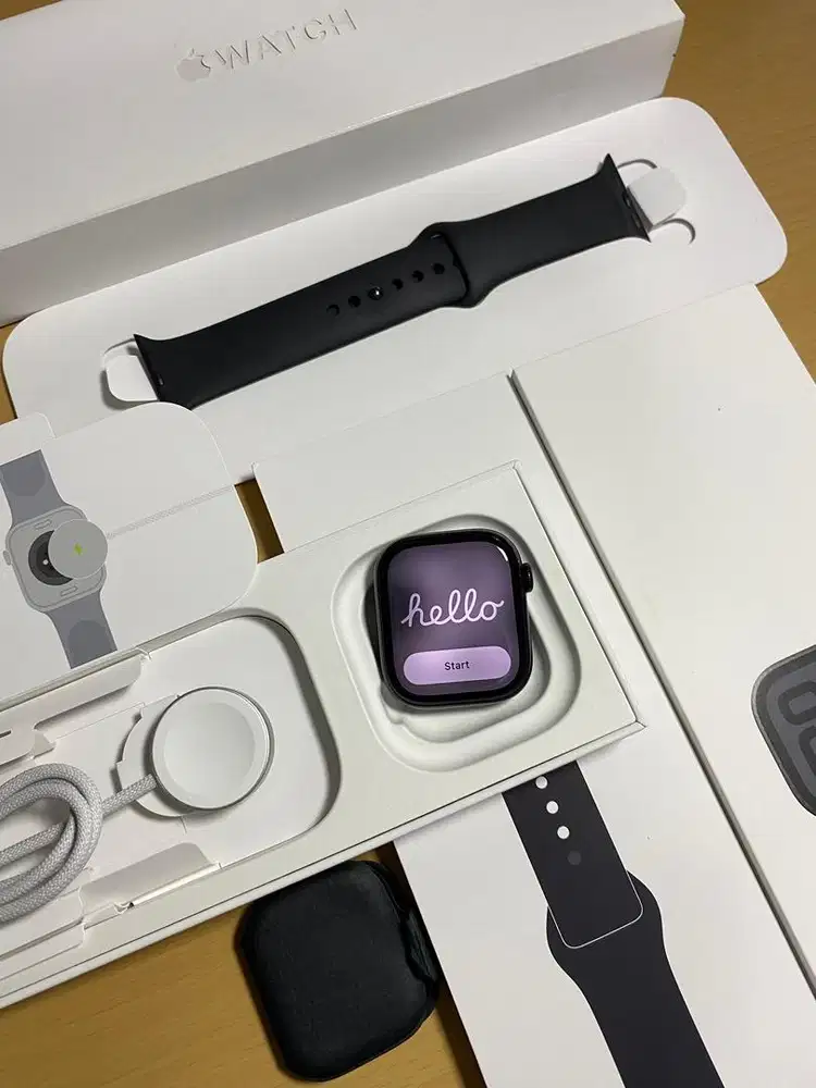 Apple Watch Series 10 GPS 42mm Sport Band M/L Jet Black