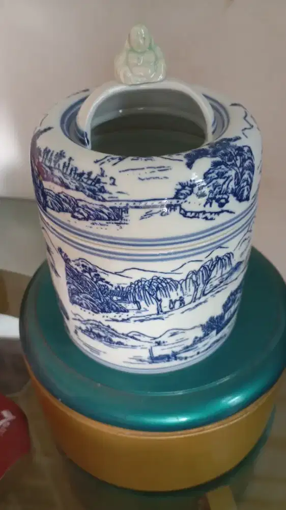 Guci keramik payung budha