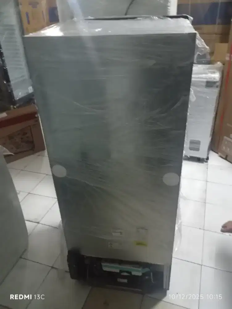 Kulkas poltron 2 pintu,baru pakai 4 bulan