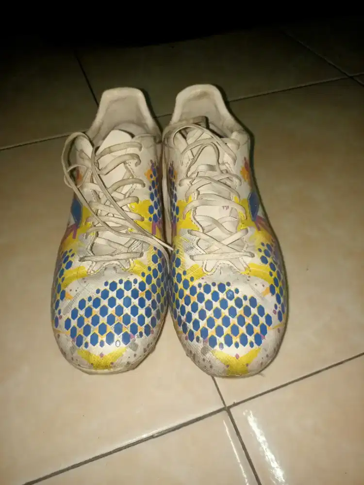 Sepatu mills triton deisler