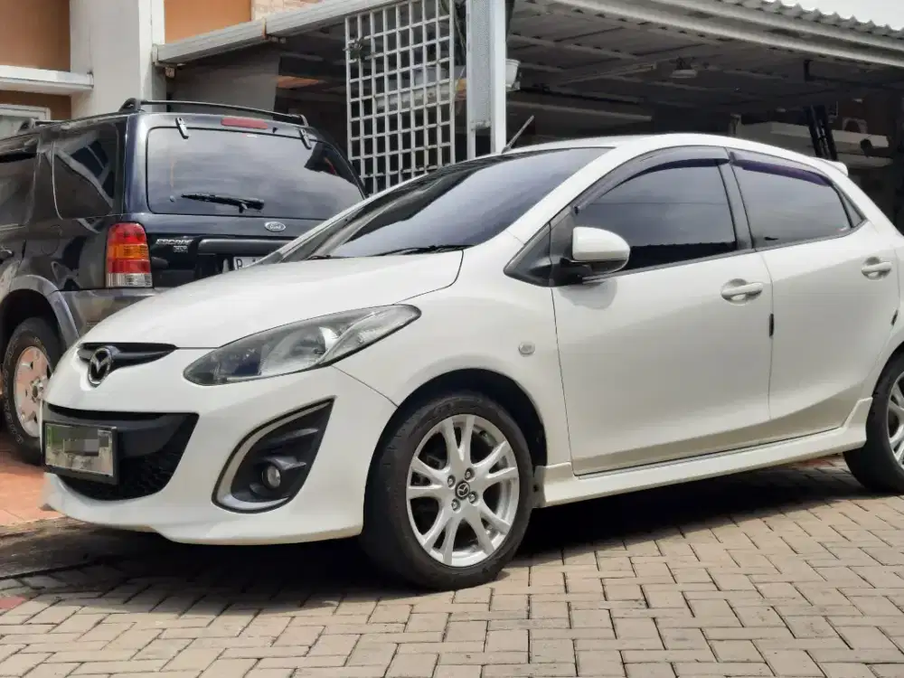 Mazda 2 R 1.5 AT tahun 2011