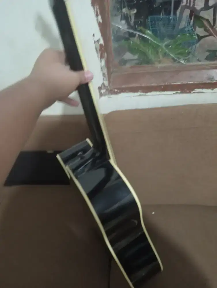 Yamaha adalah salah satu merek gitar akustik yang sangat populer